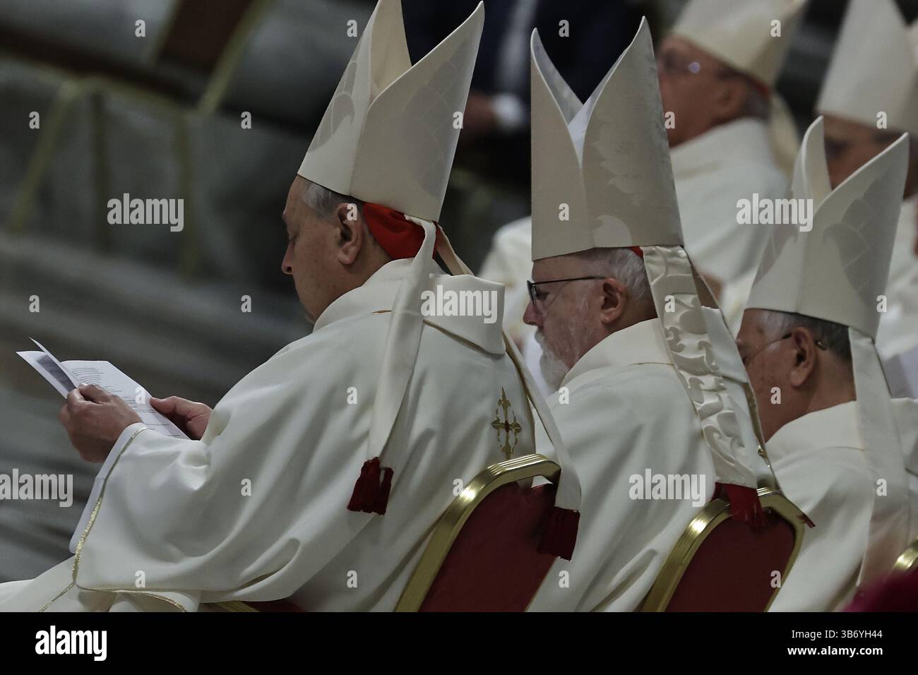 Vatican. 4 mai 2025 - Cité du Vatican. Célébration eucharistique au suffrage du pontife romain François, le dernier jour de Novendiali. La célébration a été présidée par son Eminence le Cardinal DOMINIQUE Mamberti en la Basilique Pierre au Vatican. © EvandroInetti via ZUMA Wire (crédit image : © Evandro Inetti/ZUMA Press Wire) USAGE ÉDITORIAL SEULEMENT ! Non destiné à UN USAGE commercial ! Crédit : ZUMA Press, Inc/Alamy Live News Banque D'Images