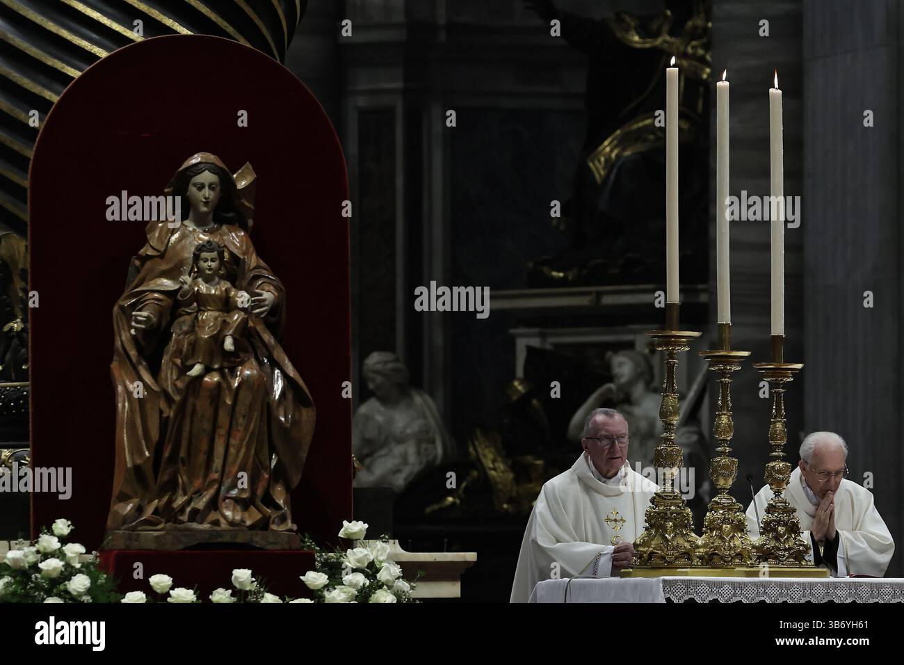 Vatican. 4 mai 2025 - Cité du Vatican. Célébration eucharistique au suffrage du pontife romain François, le dernier jour de Novendiali. La célébration a été présidée par son Eminence le Cardinal DOMINIQUE Mamberti en la Basilique Pierre au Vatican. © EvandroInetti via ZUMA Wire (crédit image : © Evandro Inetti/ZUMA Press Wire) USAGE ÉDITORIAL SEULEMENT ! Non destiné à UN USAGE commercial ! Crédit : ZUMA Press, Inc/Alamy Live News Banque D'Images