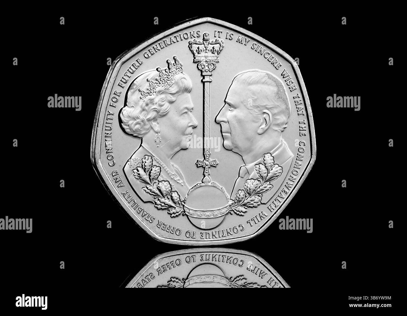 La pièce de 2022 fin et début d'une ère Gibraltar 50p et la première pièce de Gibraltar à représenter un portrait du roi Charles III Banque D'Images