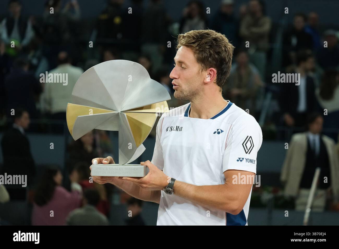 Casper Ruud de Norvège après sa victoire dans la finale masculine en simple lors du tournoi Mutua Madrid Open 2025 célébré à la Caja Magica le 0 mai Banque D'Images