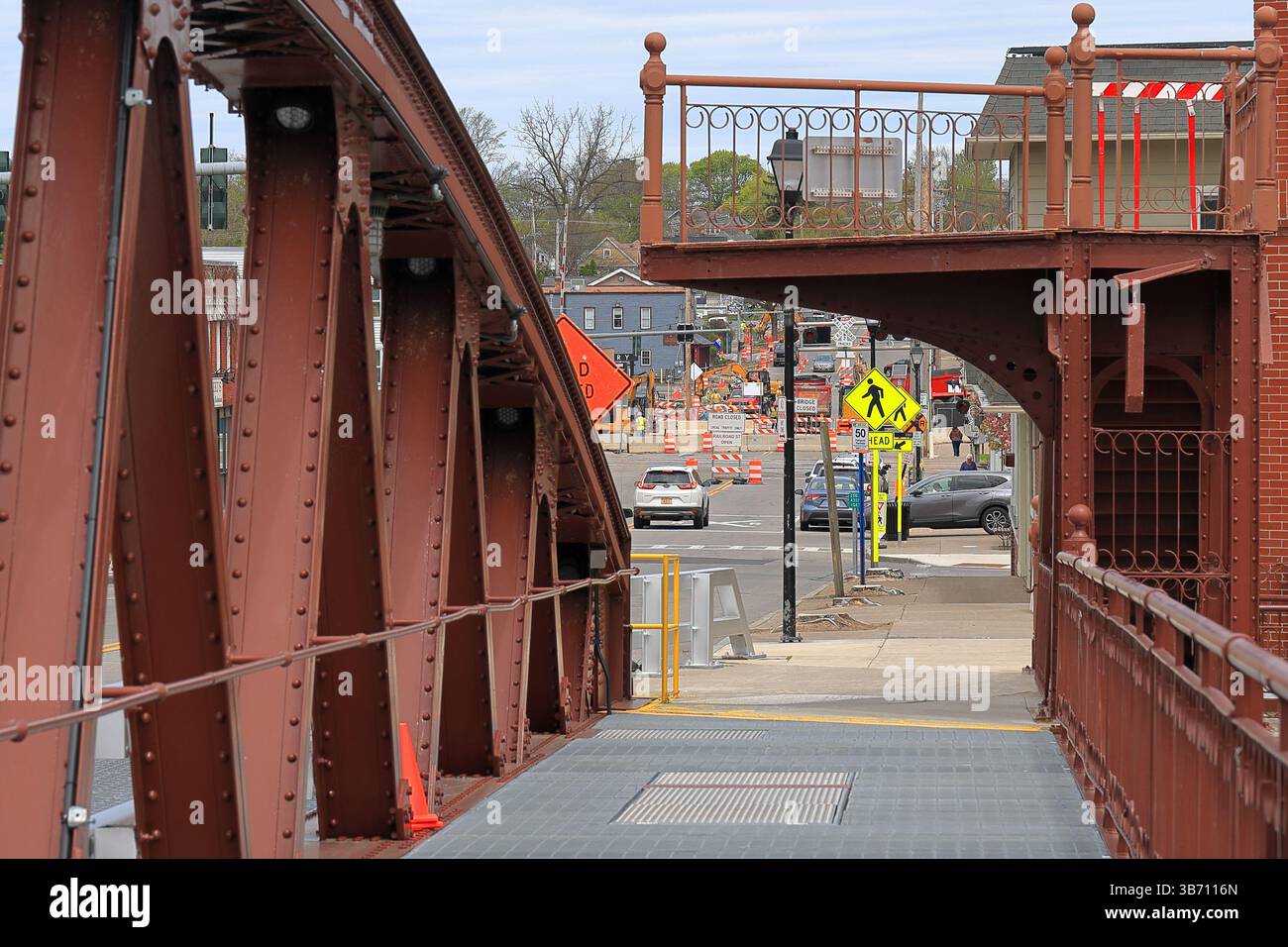 Fairport, NY, USA - 1er mai 2025 - construction en cours sur la rue principale de Fairport dans le cadre du projet de remplacement du pont et de paysage urbain Banque D'Images