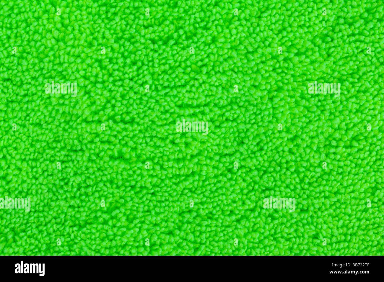 Serviette en microfibre vert citron néon gros plan, poil structuré moelleux, chiffon de séchage Banque D'Images