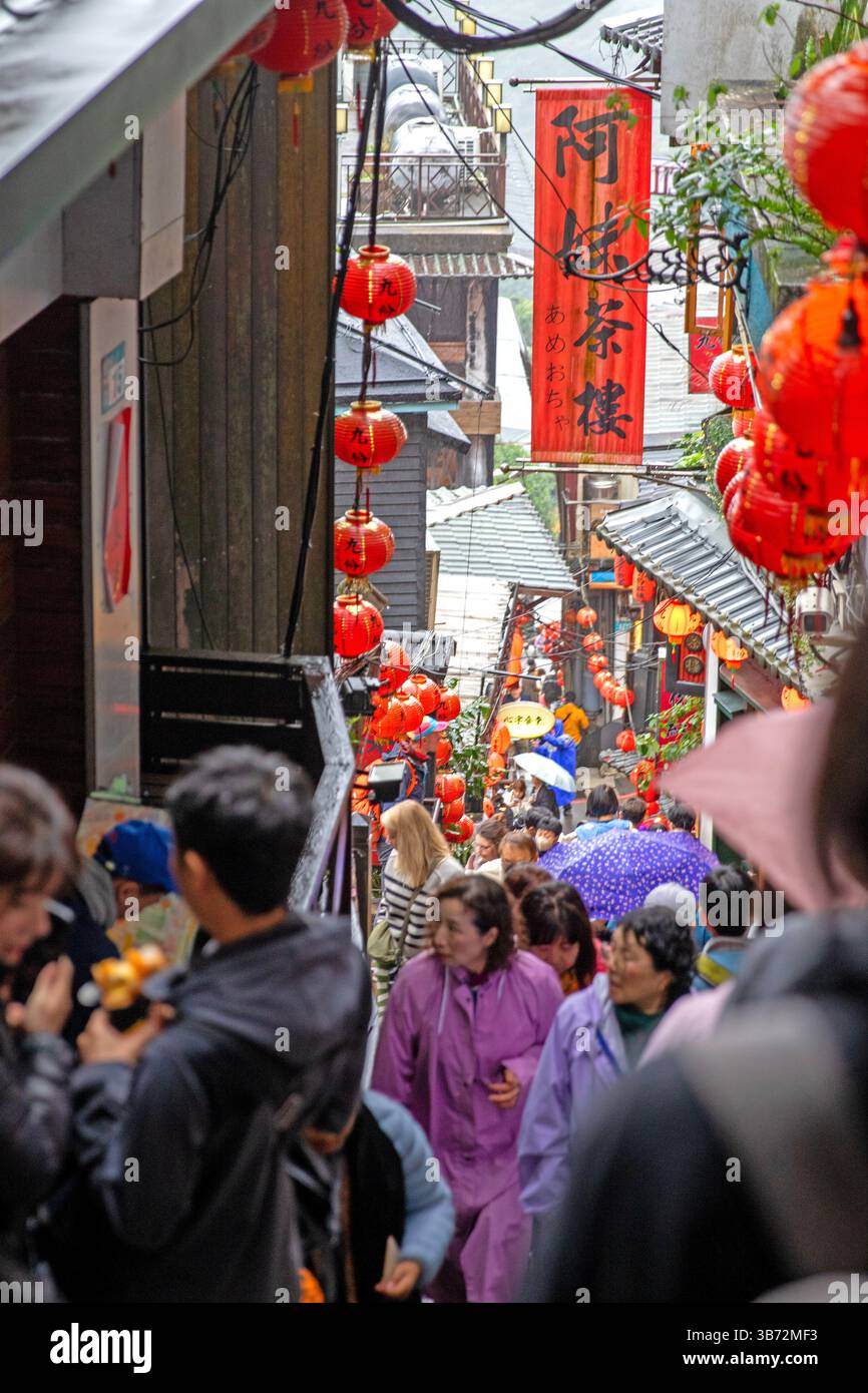 Foules de visiteurs à Jiufen Banque D'Images
