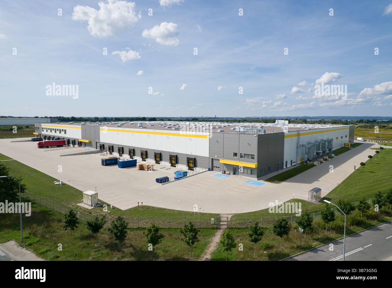 Centre de distribution : vue aérienne de l'entrepôt logistique. Banque D'Images