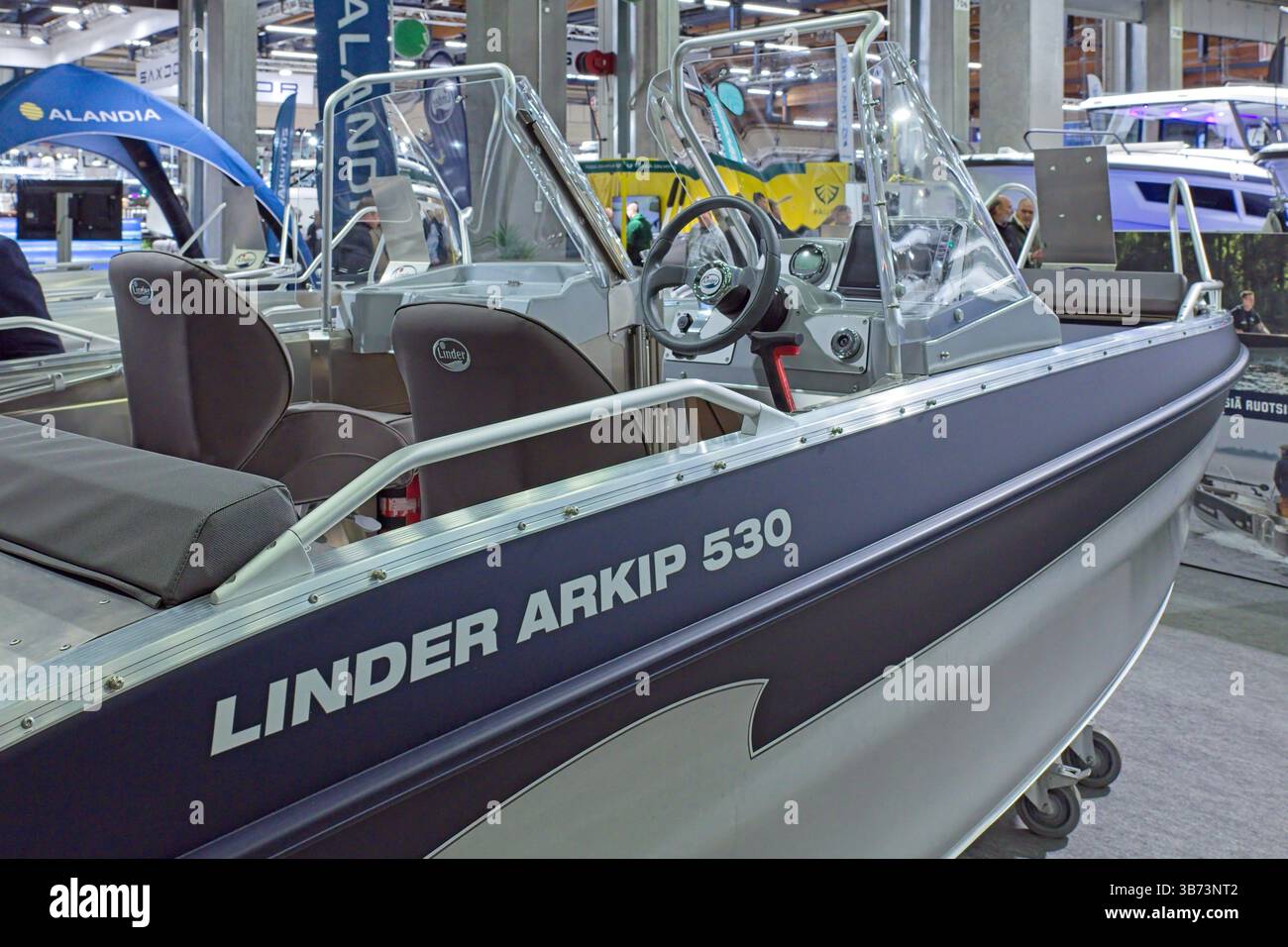 Pasila, Helsinki, Finlande – 12 février. 2025 : Linder Arkip 530 au salon Vene 2025 au Messukeskus Helsinki. Banque D'Images