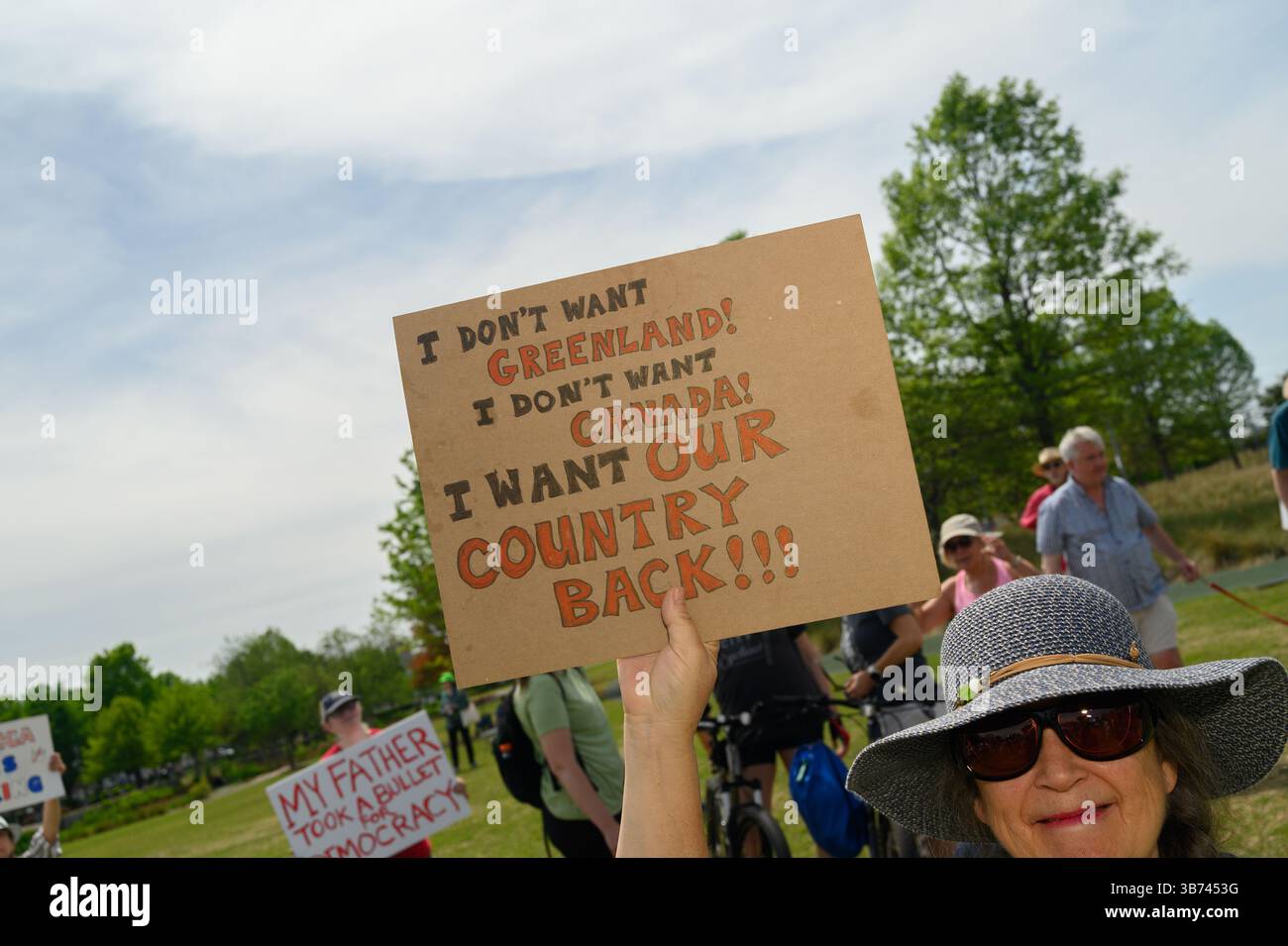 Personnes avec des signes de protestation à une manifestation politique Alabama Banque D'Images