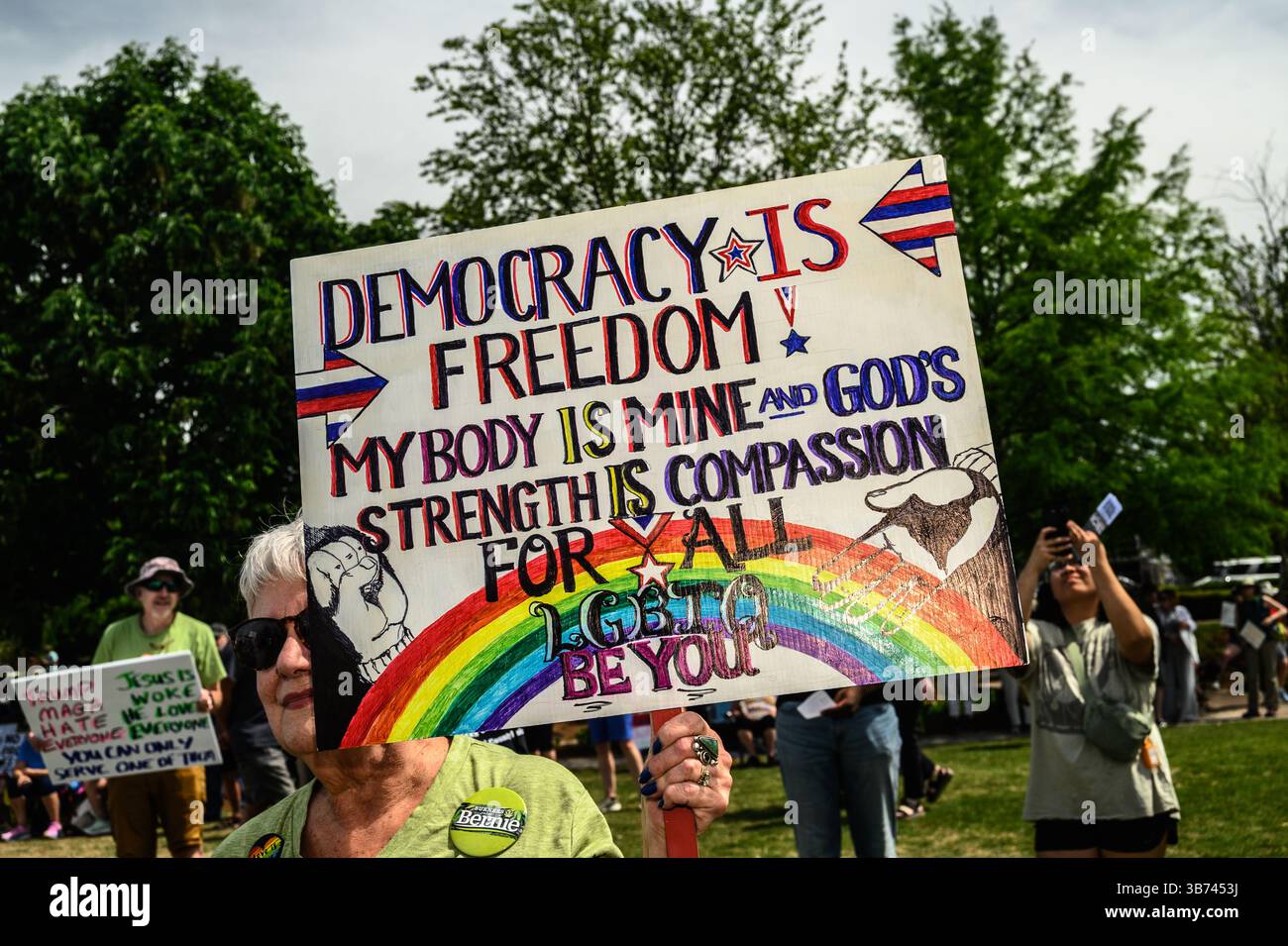 Personnes avec des signes de protestation à une manifestation politique Alabama Banque D'Images