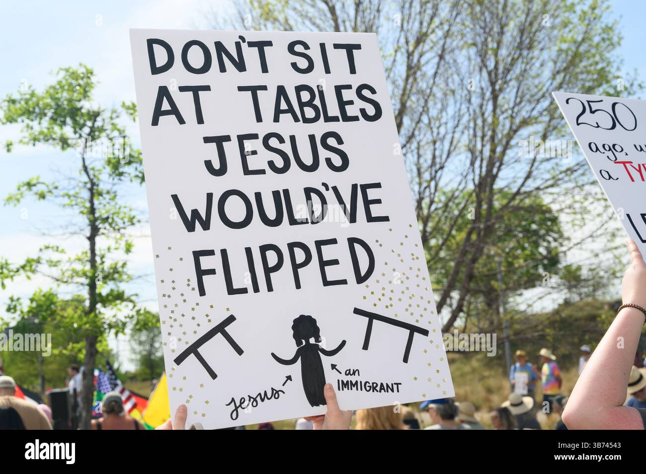 Personnes avec des signes de protestation à une manifestation politique Alabama Banque D'Images