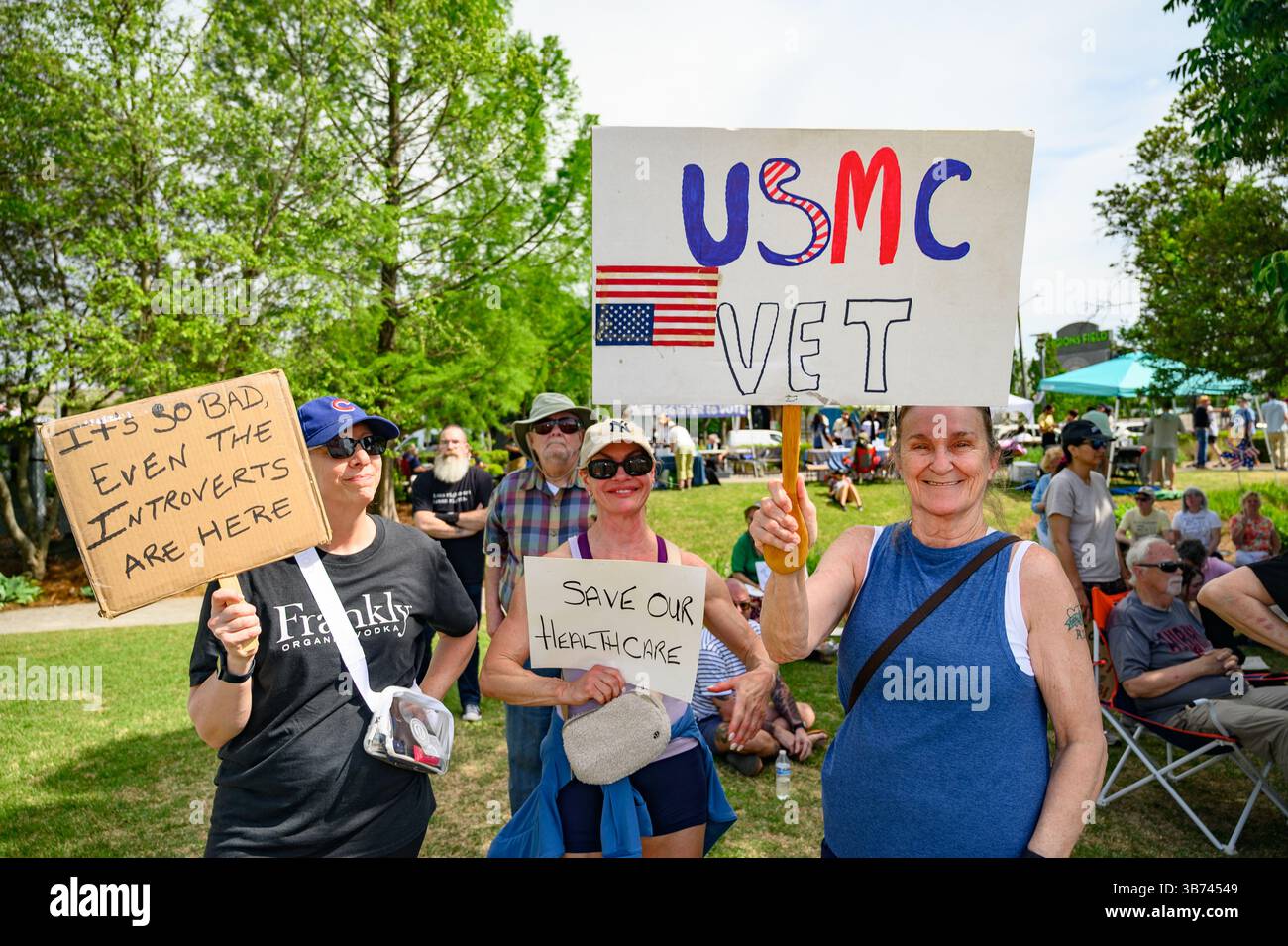 Personnes avec des signes de protestation à une manifestation politique Alabama Banque D'Images