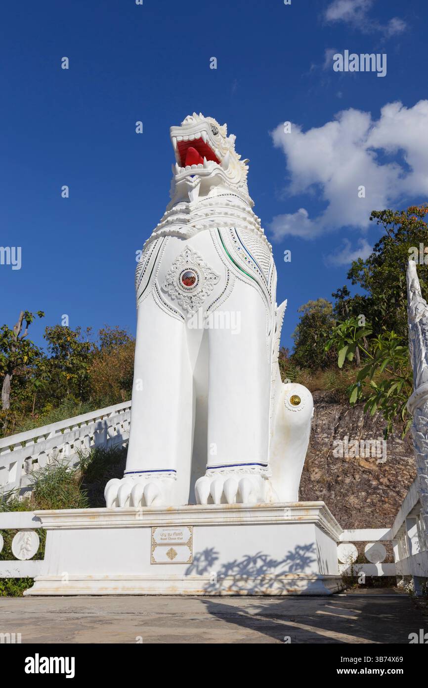 Statue de lion mythique à Wat Phra That Mae Yen, Pai, Thaïlande Banque D'Images