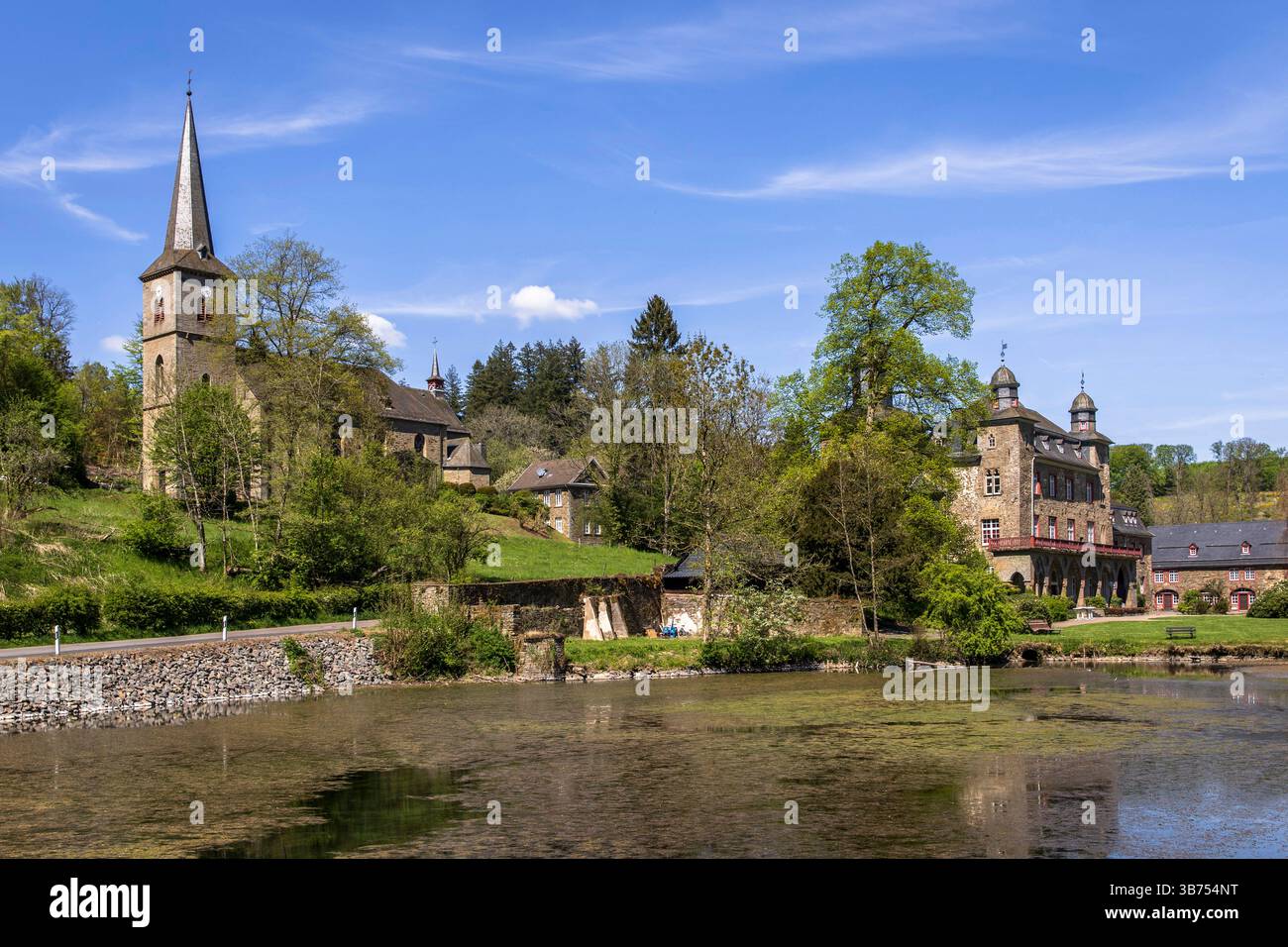 Château de Gimborn près de Marienheide, église de Jean-Baptiste, Bergisches Land, Rhénanie-du-Nord-Westphalie, Allemagne Schloss Gimborn BEI Marienheide, Kirche Banque D'Images