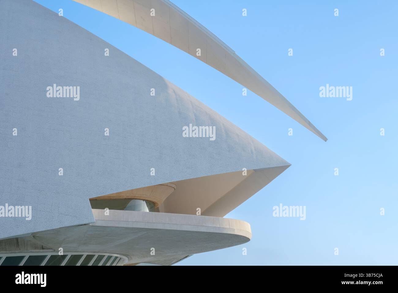 Façade de la construction Ciutat de les Arts i les ciences avec Palais des Arts architecture moderne par Santiago Calatrava à Valence, Espagne. Architectur Banque D'Images