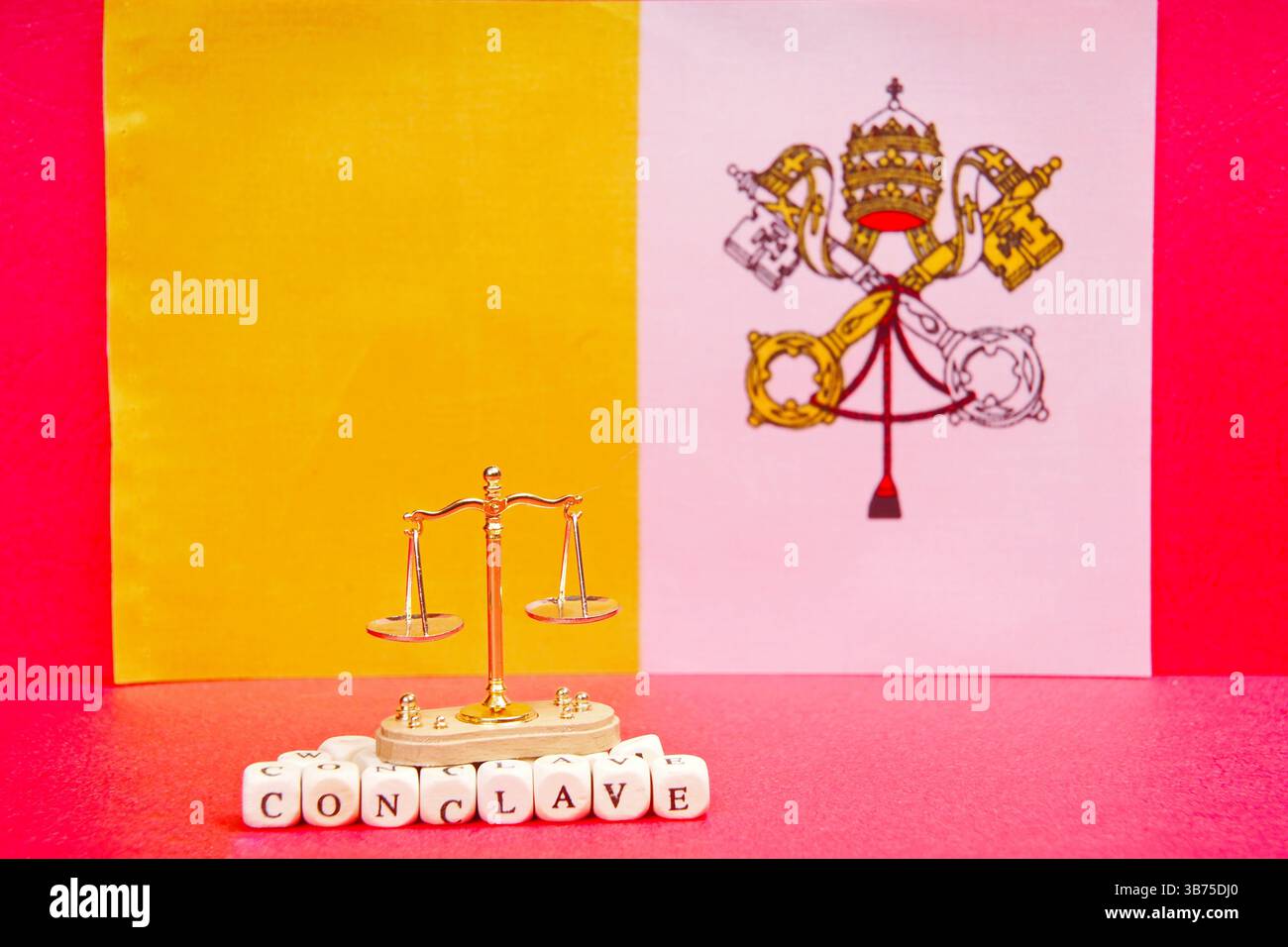 Mini échelles et l'inscription conclave sur le fond du drapeau du Vatican. Banque D'Images