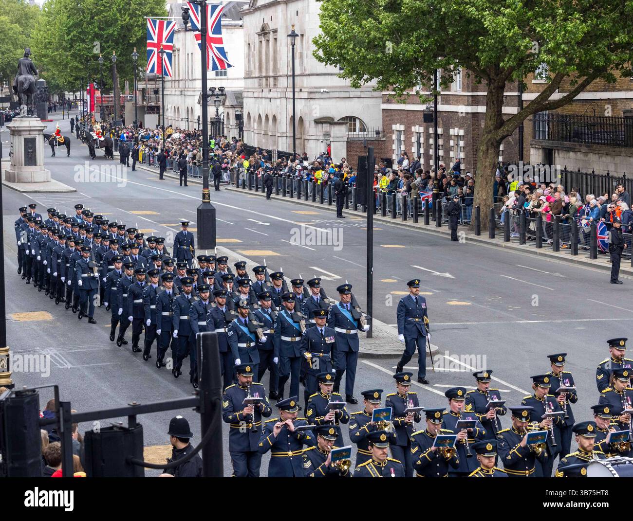 Londres, Royaume-Uni. 5 mai 2025. VE événement commémoratif à Whitehall et au Mall. C'est le début de 4 jours d'événements jusqu'au jeudi 8 mai. Ils comprennent une procession militaire et un flypast, une exposition de coquelicots à la Tour de Londres, et un concert à Horseguard Parade. Crédit : Karl Black/Alamy Live News Banque D'Images