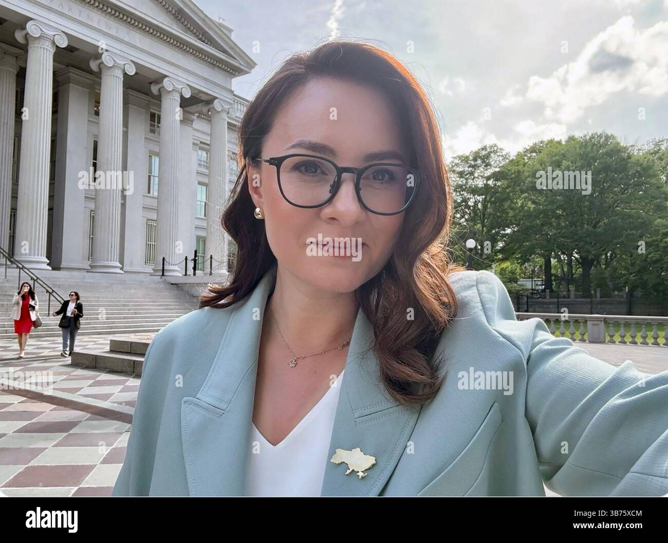 YULIA SVYRYDENKO, vice-première première ministre de l’Ukraine, dans une auto-prise à Washington en avril 2025 où elle a signé un accord minier avec les États-Unis. Banque D'Images