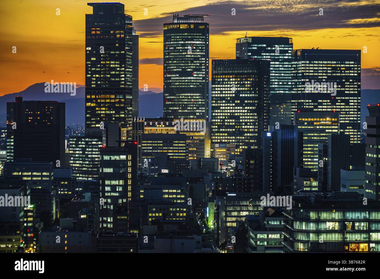 Coucher de soleil depuis l'observatoire de la tour de télévision de Nagoya. Lieu de tournage : préfecture d'Aichi, ville de Nagoya Banque D'Images