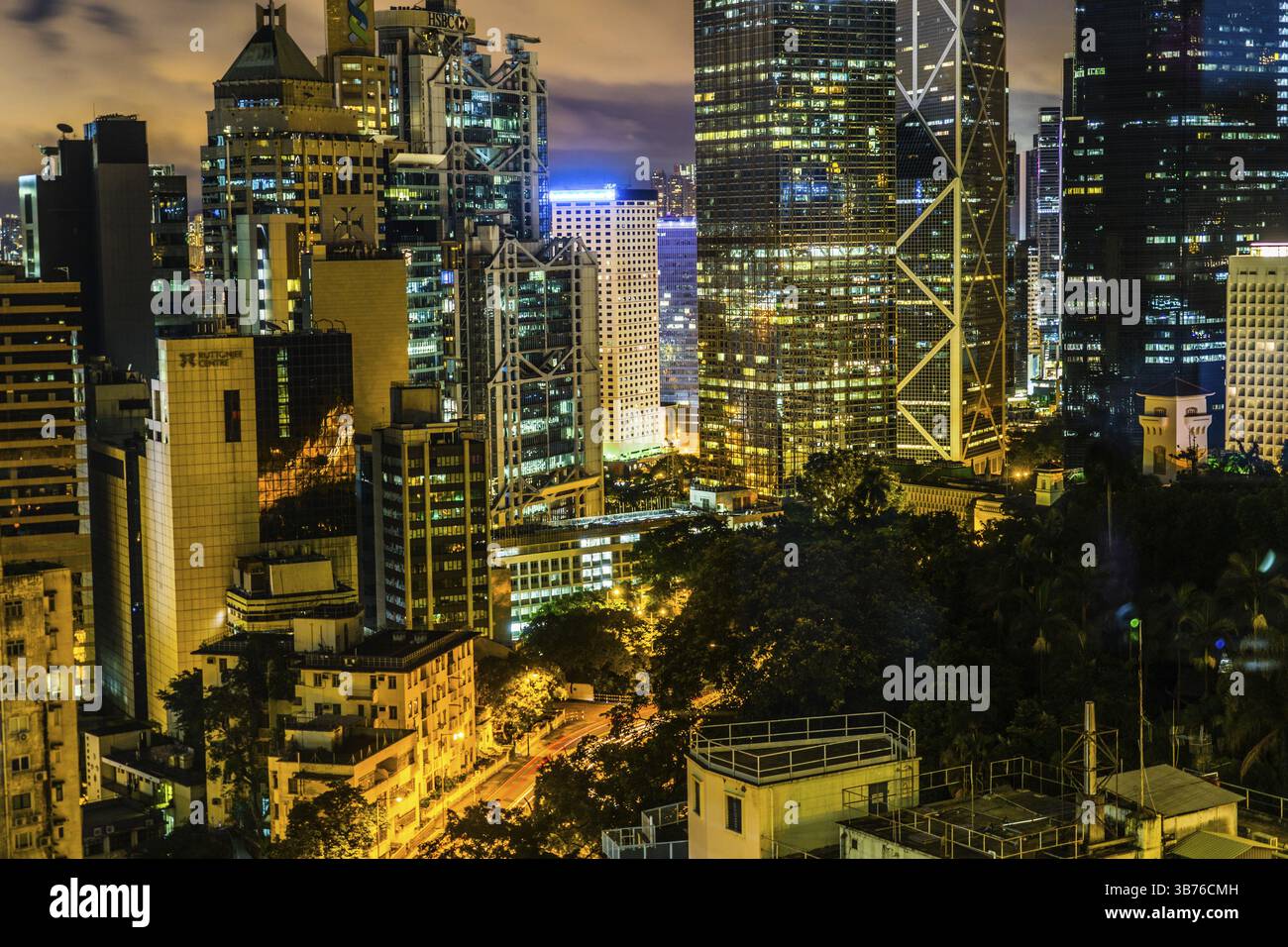 Des gratte-ciels de Hong Kong vue de nuit de la région administrative spéciale. Lieu de tournage : région administrative spéciale de Hong Kong Banque D'Images