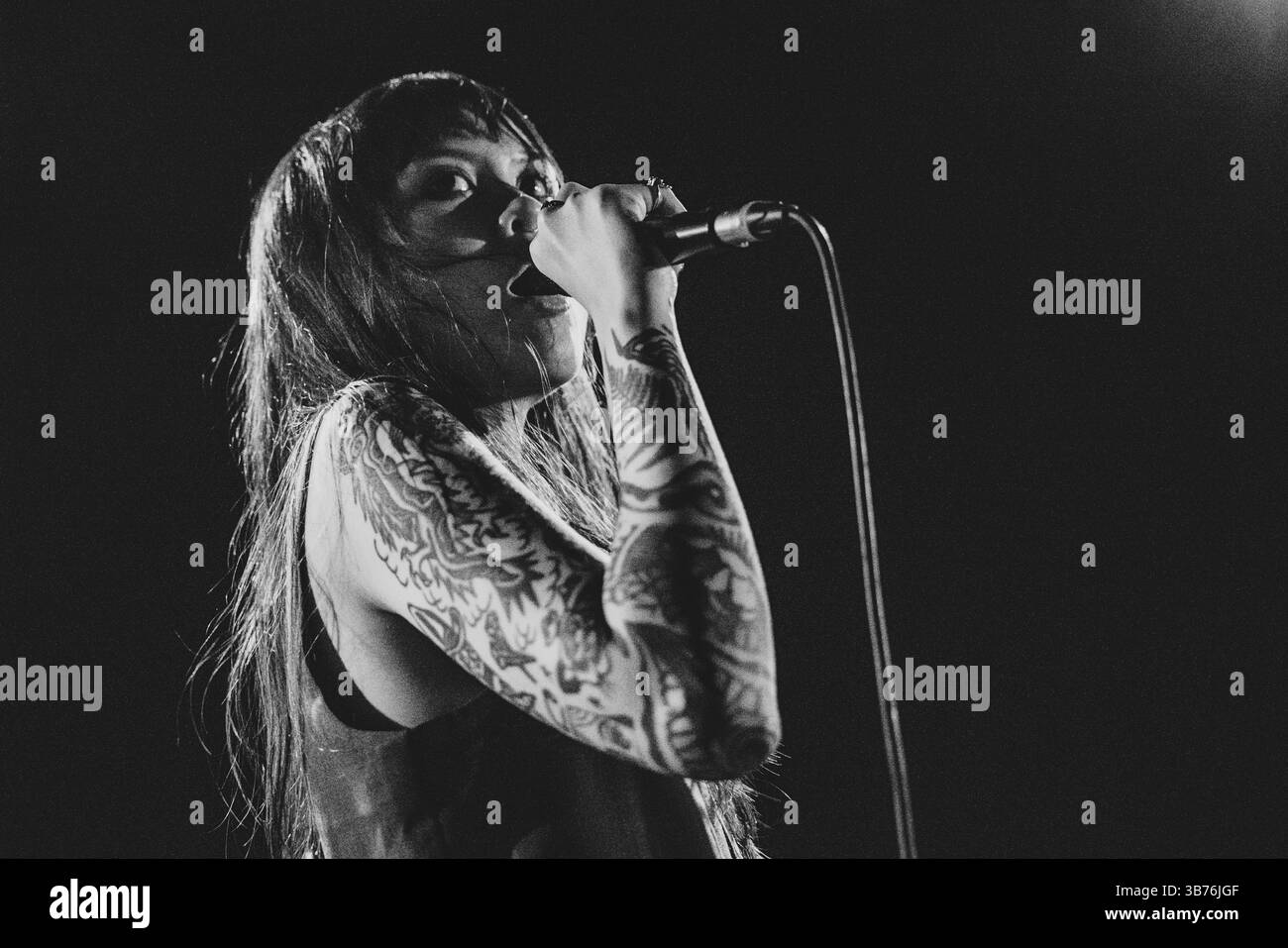 Tilburg, pays-Bas. 19 avril 2025. La chanteuse indonésienne Denisa donne un concert lors du festival de metal néerlandais Roadburn Festival 2025 à Tilburg. Banque D'Images