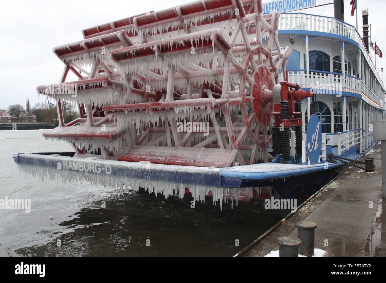 Hiver à Hambourg, MS Louisiana Star, le navire fait des allers-retours dans le port de Hambourg, Hambourg, Allemagne, Europe Banque D'Images