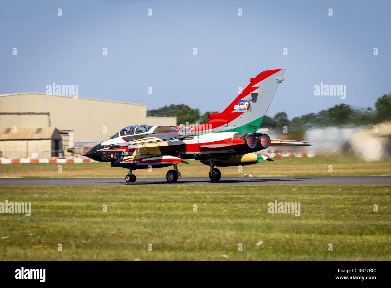 Italian Air Force Panavia IDS A-200 Tornado - peint dans des couleurs spéciales pour marquer le 50e anniversaire du premier vol. Banque D'Images