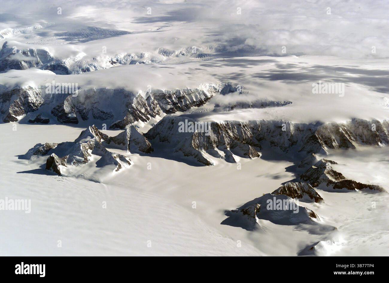 La plate-forme de glace Larsen en Antarctique vue depuis l'avion DC-8 de la NASA pendant la campagne AirSAR 2004. AirSAR 2004 est une expédition de trois semaines dans le centre Banque D'Images