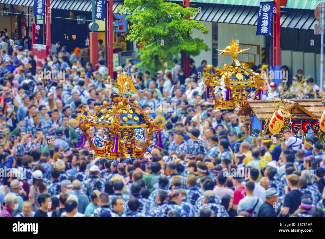 Un magnifique mikoshi. Lieu de tournage : Taito-Ku, Tokyo Banque D'Images