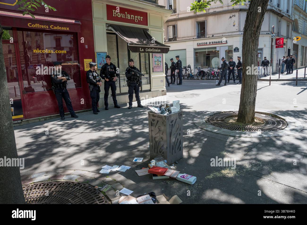 Paris,France.05-01-2025.plus de 100,000 personnes ont défilé dans les rues de Paris pour protester et célébrer la Journée internationale des travailleurs Banque D'Images