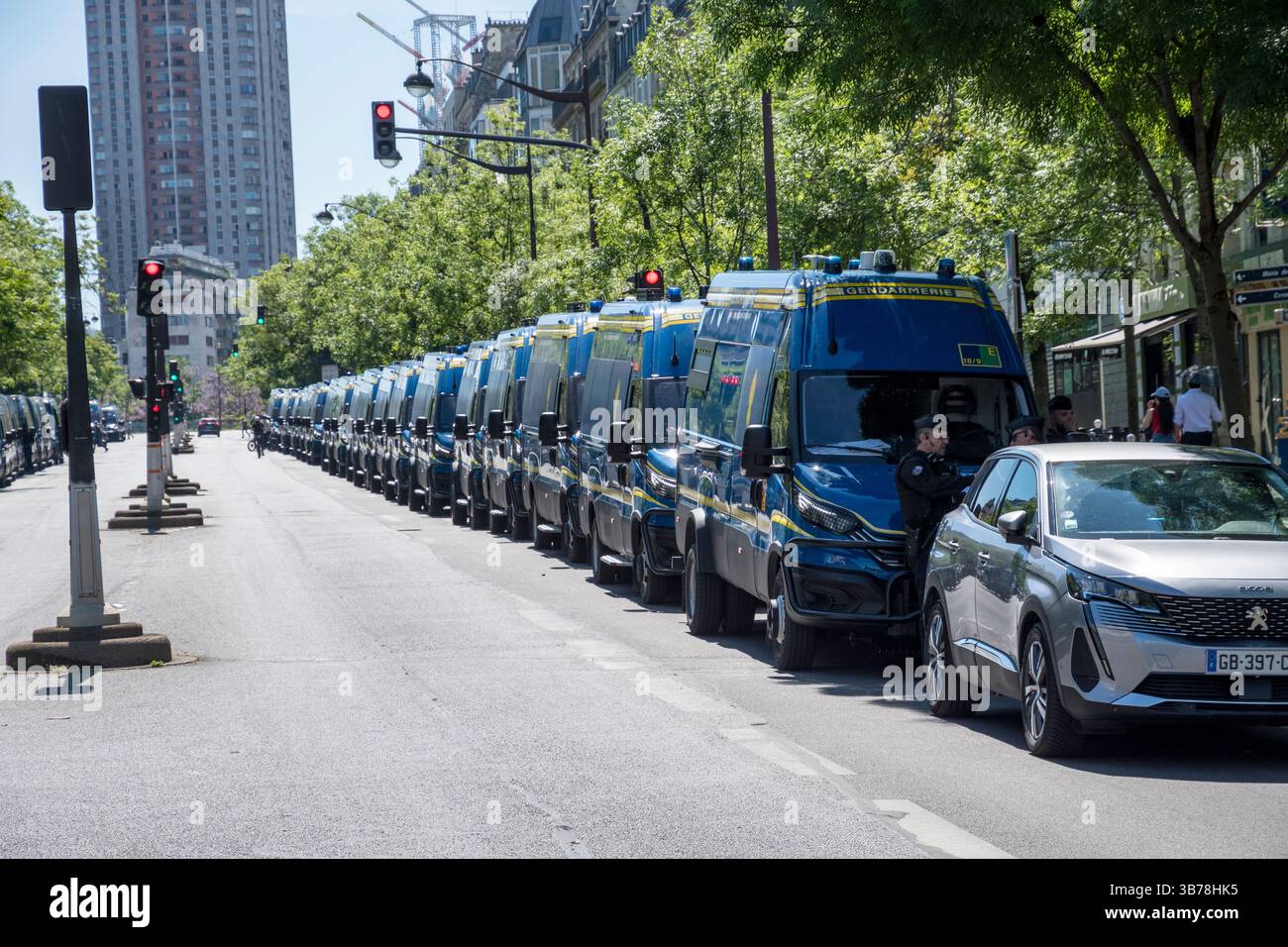 Paris,France.05-01-2025.plus de 100,000 personnes ont défilé dans les rues de Paris pour protester et célébrer la Journée internationale des travailleurs Banque D'Images