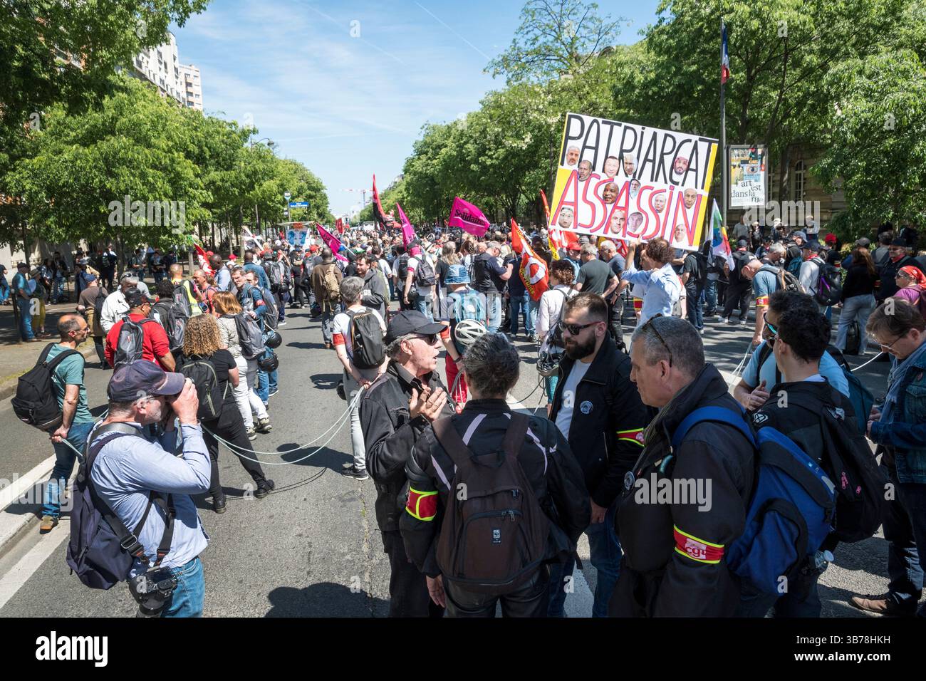 Paris,France.05-01-2025.plus de 100,000 personnes ont défilé dans les rues de Paris pour protester et célébrer la Journée internationale des travailleurs Banque D'Images