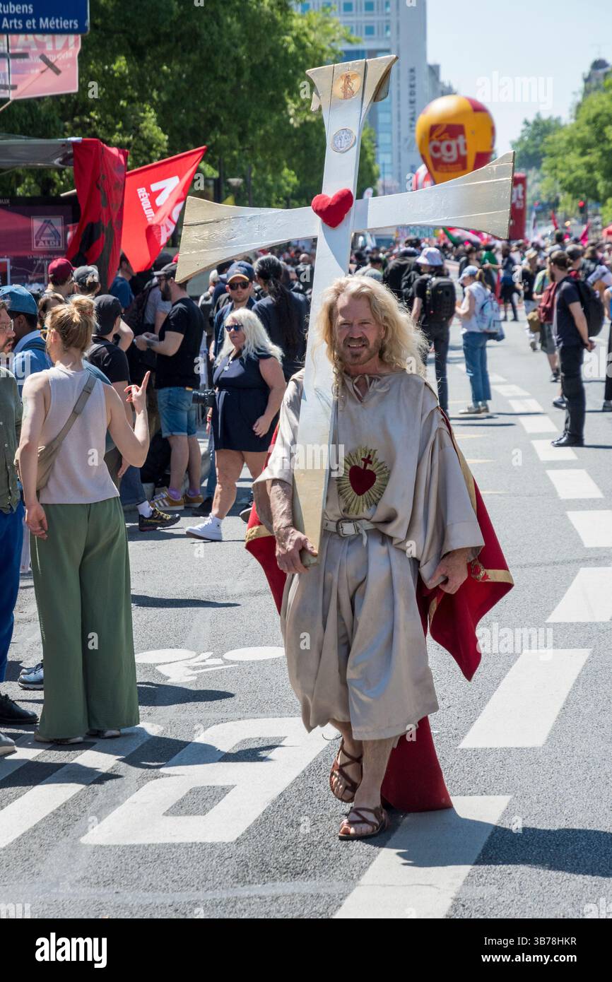 Paris,France.05-01-2025.plus de 100,000 personnes ont défilé dans les rues de Paris pour protester et célébrer la Journée internationale des travailleurs Banque D'Images