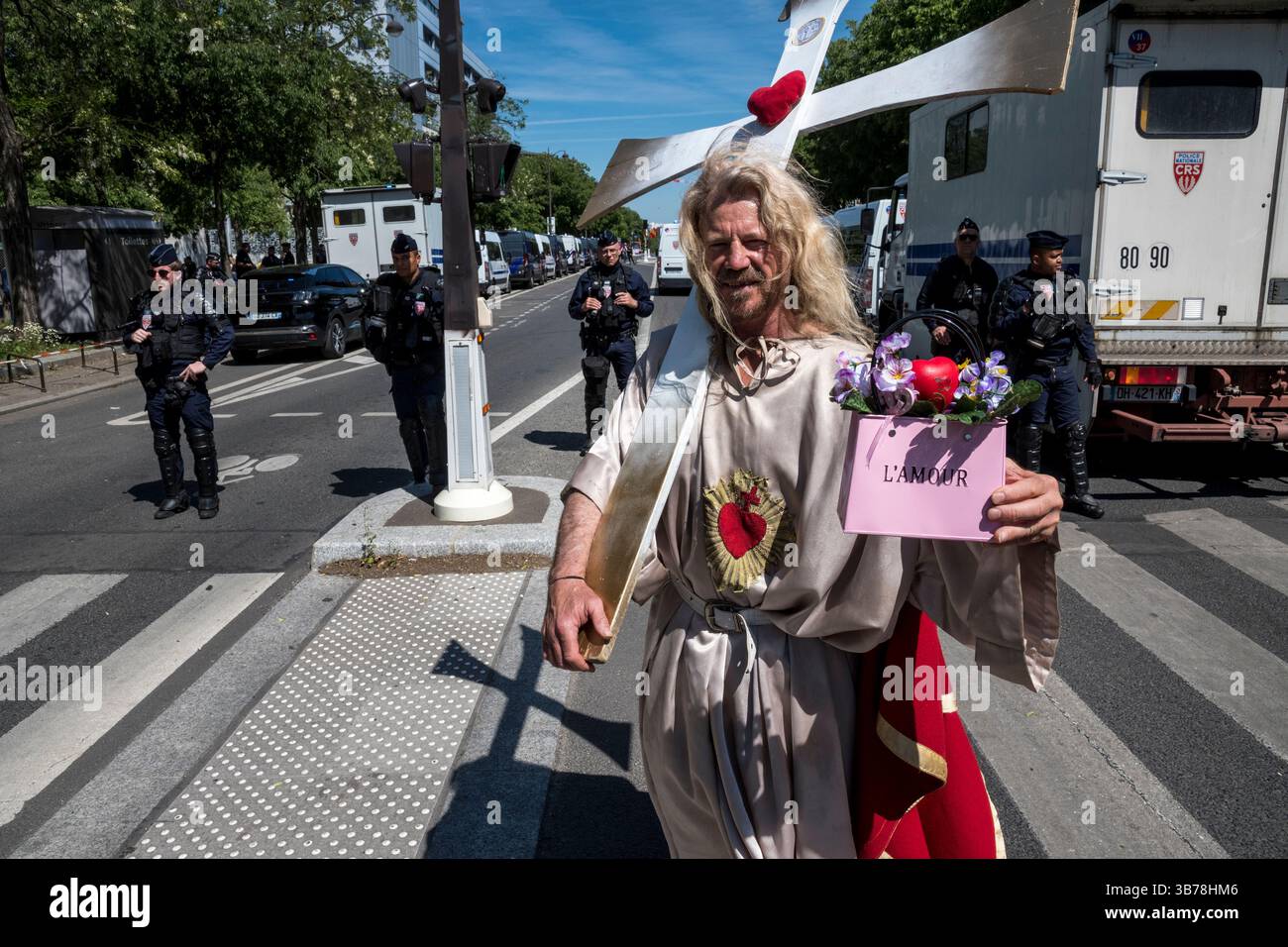 Paris,France.05-01-2025.plus de 100,000 personnes ont défilé dans les rues de Paris pour protester et célébrer la Journée internationale des travailleurs Banque D'Images
