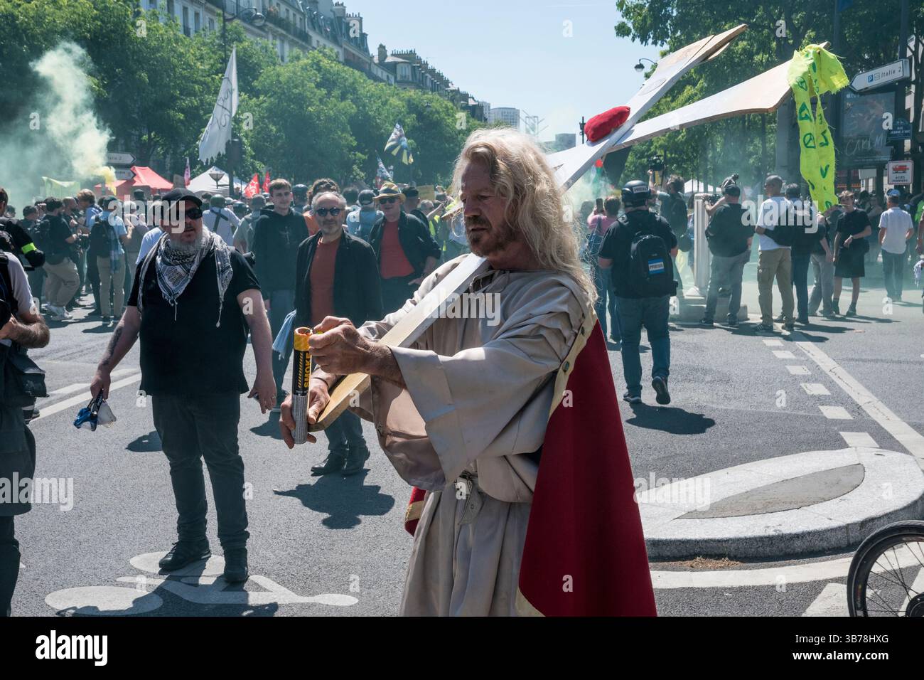 Paris,France.05-01-2025.plus de 100,000 personnes ont défilé dans les rues de Paris pour protester et célébrer la Journée internationale des travailleurs Banque D'Images