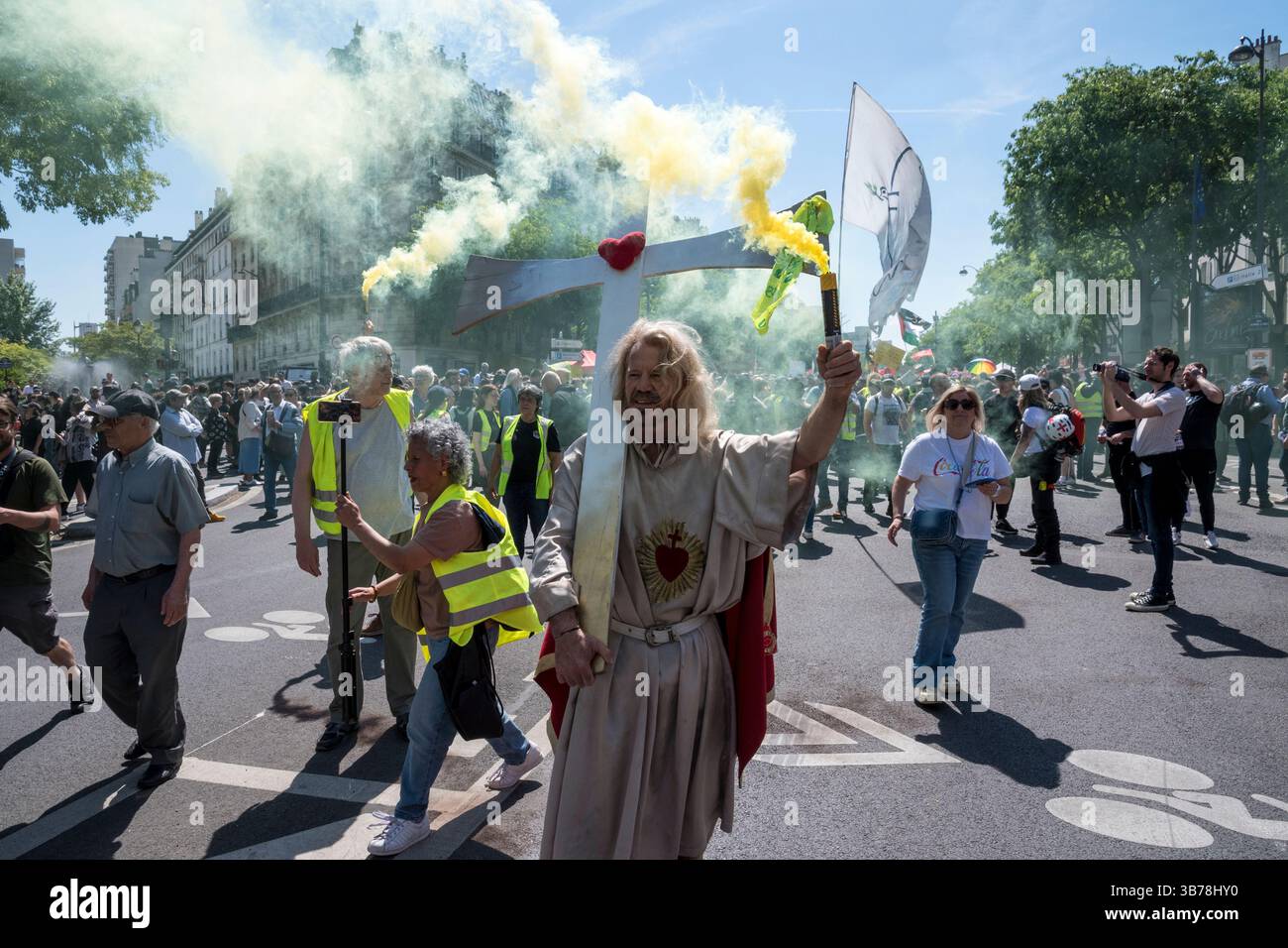 Paris,France.05-01-2025.plus de 100,000 personnes ont défilé dans les rues de Paris pour protester et célébrer la Journée internationale des travailleurs Banque D'Images