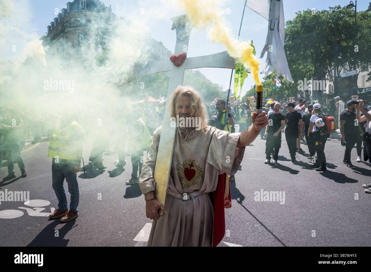 Paris,France.05-01-2025.plus de 100,000 personnes ont défilé dans les rues de Paris pour protester et célébrer la Journée internationale des travailleurs Banque D'Images
