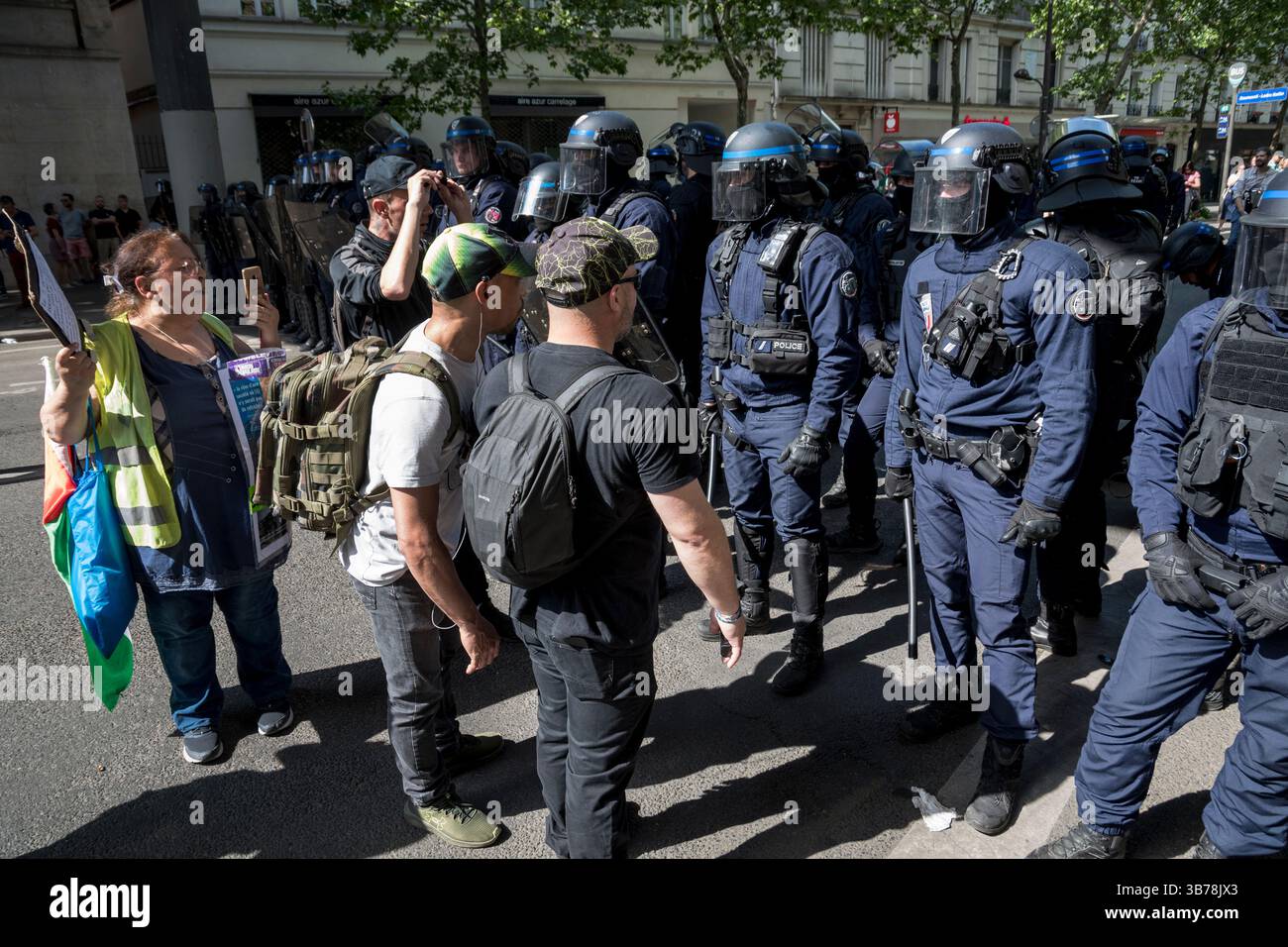 Paris,France.05-01-2025.plus de 100,000 personnes ont défilé dans les rues de Paris pour protester et célébrer la Journée internationale des travailleurs Banque D'Images
