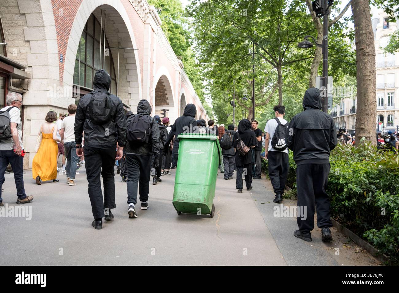 Paris,France.05-01-2025.plus de 100,000 personnes ont défilé dans les rues de Paris pour protester et célébrer la Journée internationale des travailleurs Banque D'Images