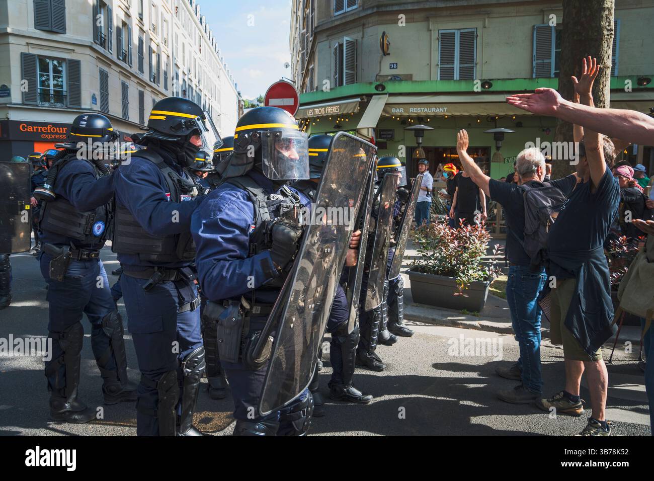 Paris,France.05-01-2025.plus de 100,000 personnes ont défilé dans les rues de Paris pour protester et célébrer la Journée internationale des travailleurs Banque D'Images