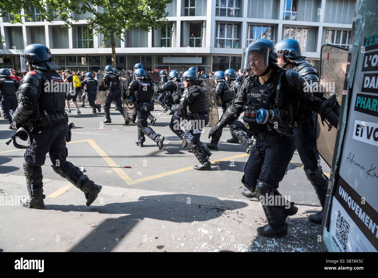Paris,France.05-01-2025.plus de 100,000 personnes ont défilé dans les rues de Paris pour protester et célébrer la Journée internationale des travailleurs Banque D'Images