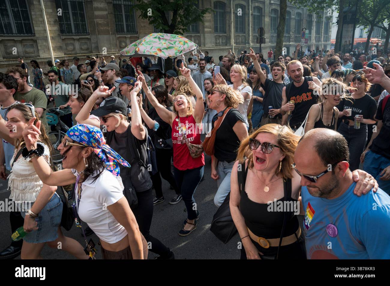 Paris,France.05-01-2025.plus de 100,000 personnes ont défilé dans les rues de Paris pour protester et célébrer la Journée internationale des travailleurs Banque D'Images