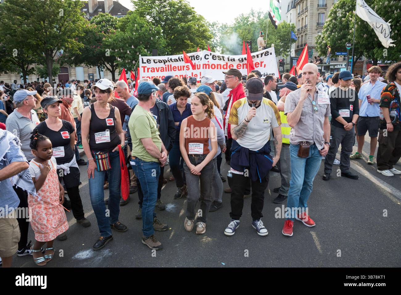 Paris,France.05-01-2025.plus de 100,000 personnes ont défilé dans les rues de Paris pour protester et célébrer la Journée internationale des travailleurs Banque D'Images