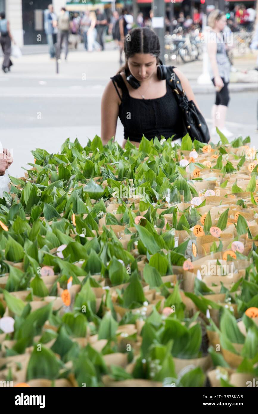 Paris,France.05-01-2025.plus de 100,000 personnes ont défilé dans les rues de Paris pour protester et célébrer la Journée internationale des travailleurs Banque D'Images