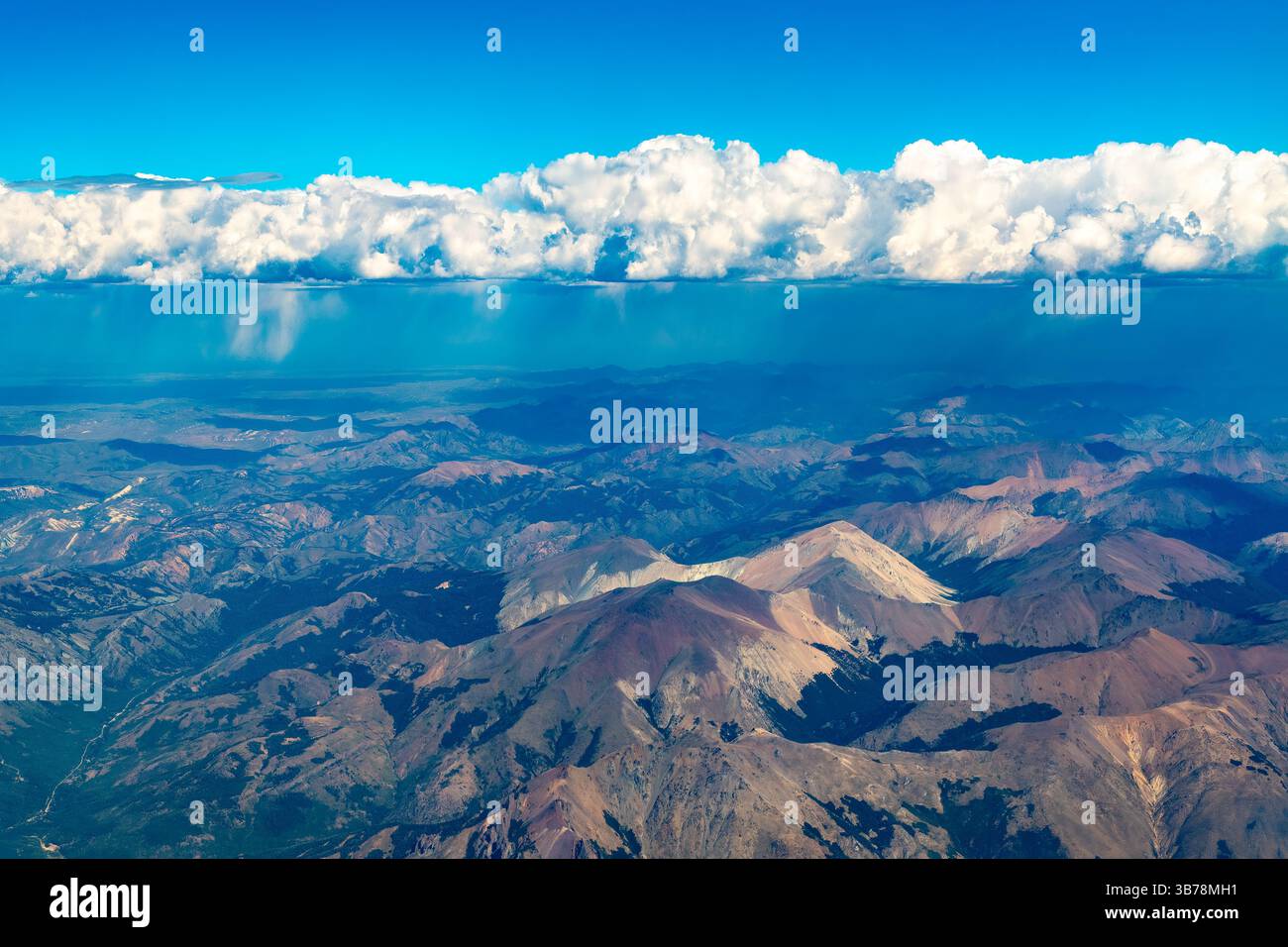 Vue aérienne des vallées, collines et montagnes de Patagonie Argentine Banque D'Images