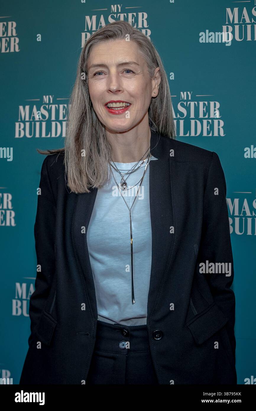 Gina McKee assiste à la première mondiale de « My Master Builder », la nouvelle pièce de Lila Raicek au Wyndham’s Theatre, Londres, Royaume-Uni Banque D'Images