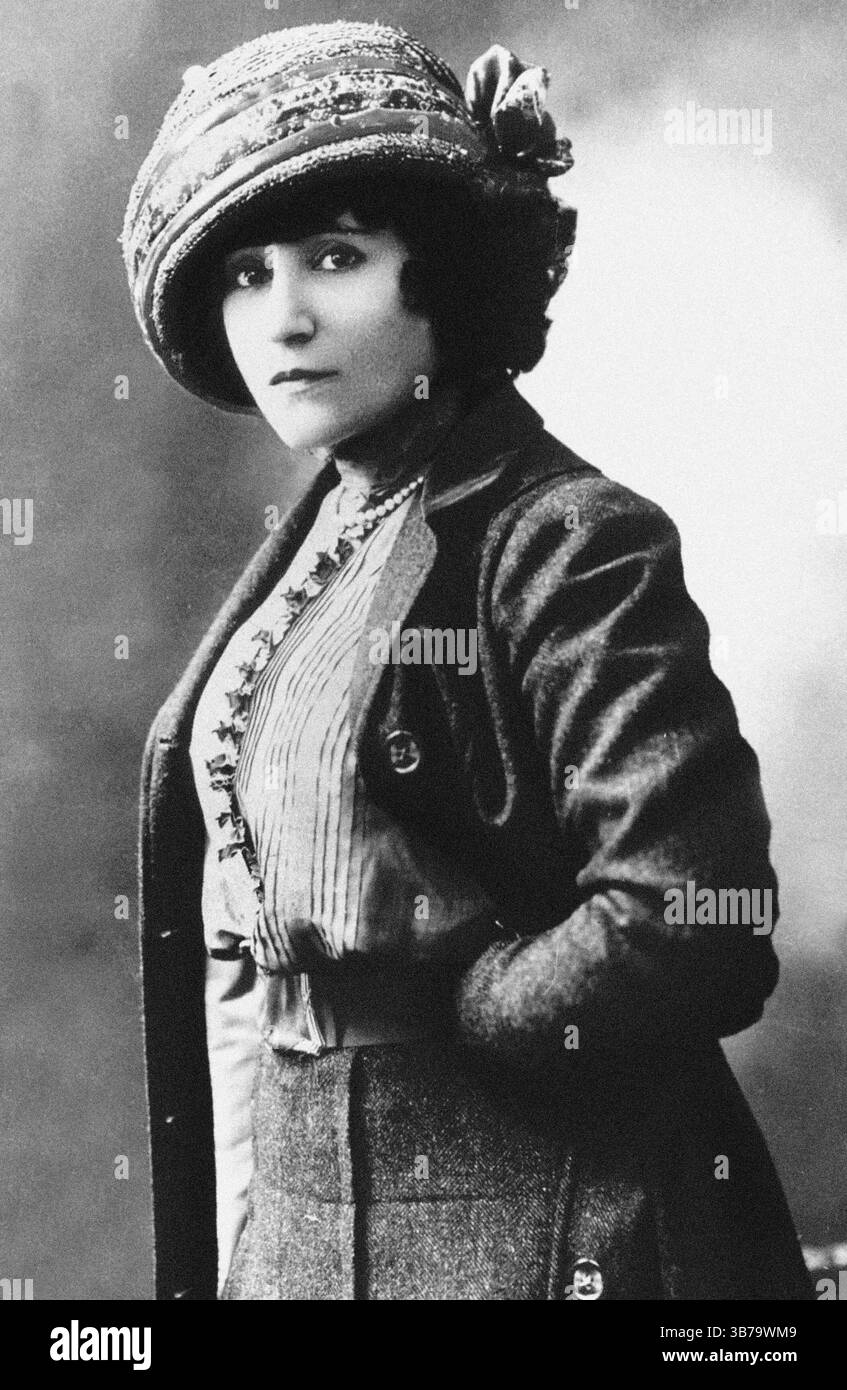 Portrait de Colette (1873-1954). Musée : COLLECTION PRIVÉE. Auteur : ANONYME. Banque D'Images