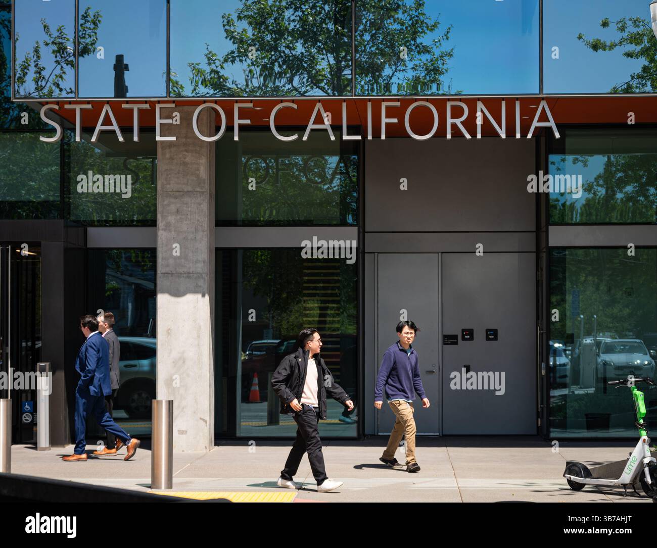 Entrée de l'Allenby Building, un immeuble de bureaux d'État moderne et durable abritant le Health and Human services. Banque D'Images