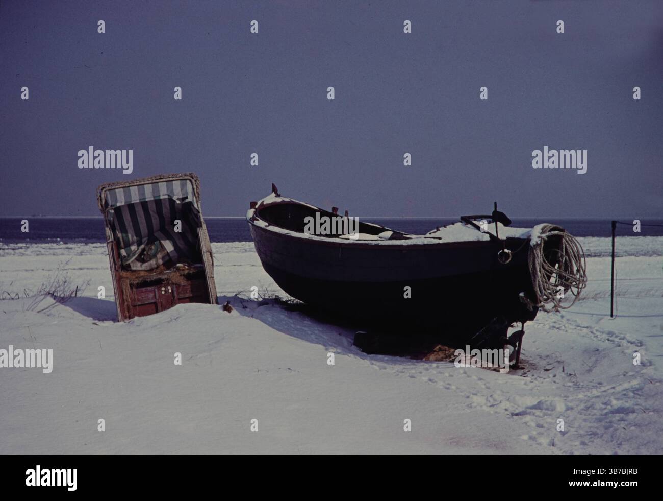 Ostsee RDA, 20240101, CA. 1960, Winter an der Ostsee *** Baltic Sea GDR, 20240101,CA 1960, Winter at the Baltic Sea Banque D'Images