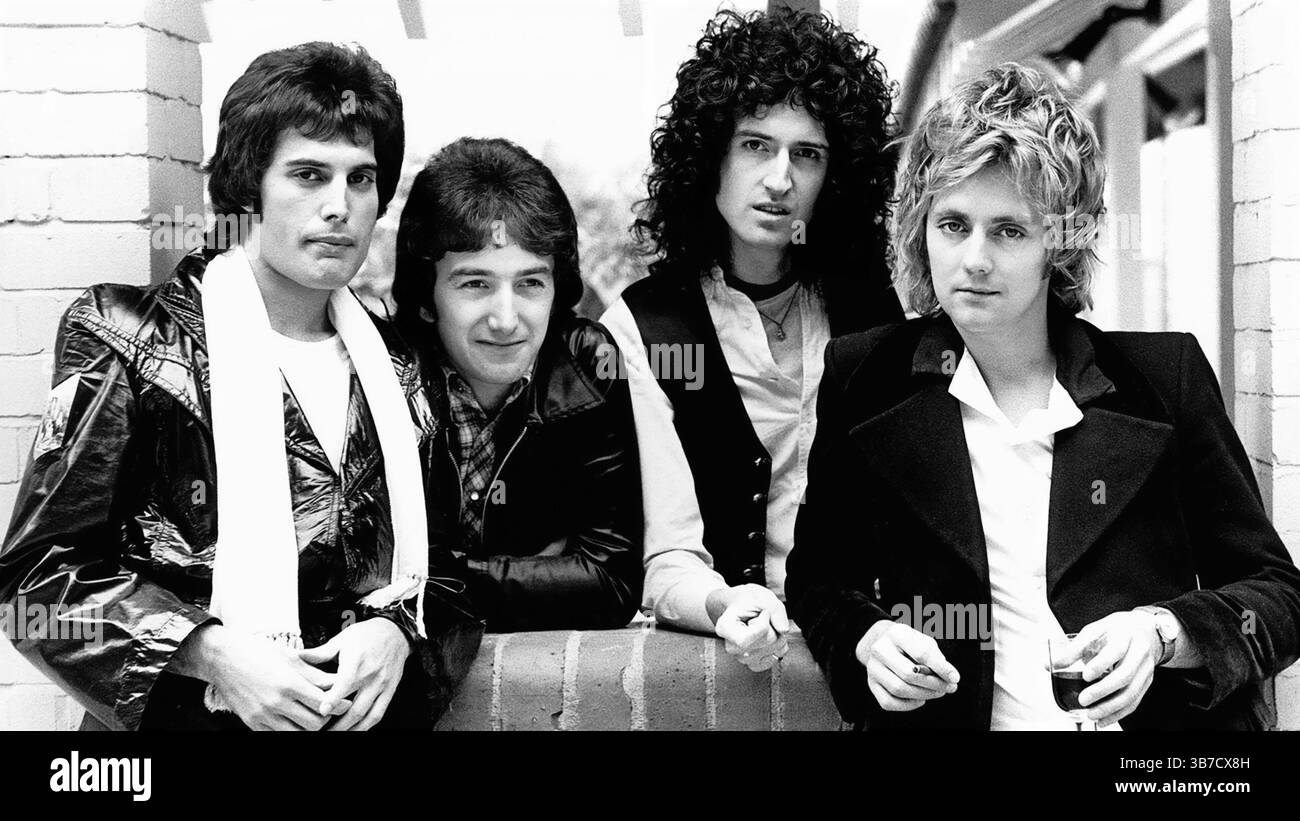 Le groupe de rock Queen en 1977 (News of the World). De gauche à droite ; Freddie Mercury, John Deacon, Brian May, et Roger Taylor - auteur Christopher Hopper, distribué par Elektra Records USA Banque D'Images