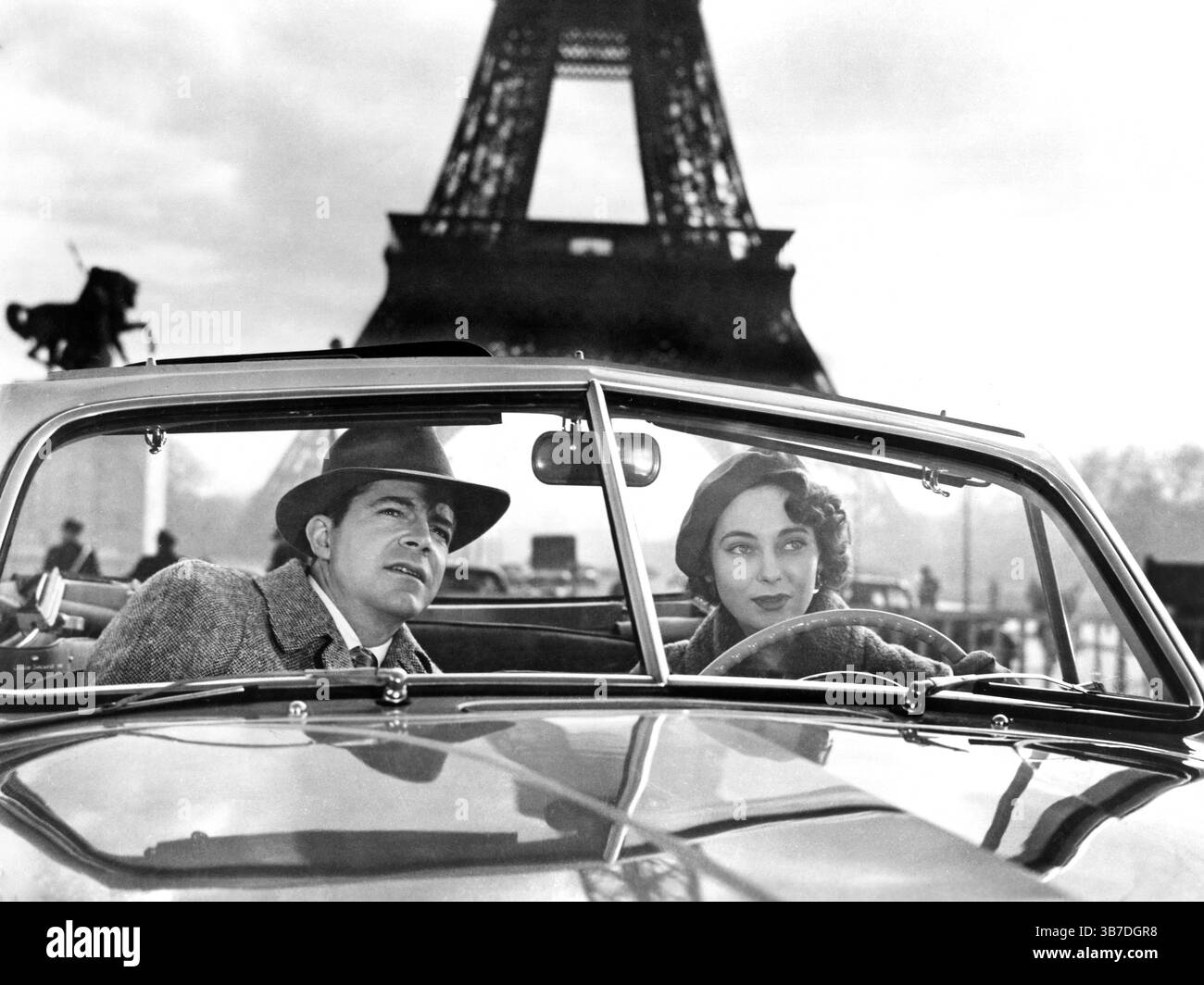 10 avril 2023, États-Unis : Dana Andrews, Marta Toren, sur le plateau du film, ''Assignment - Paris !'', Columbia Pictures, 1952 (crédit image : © JT Vintage via ZUMA Press Wire) Banque D'Images