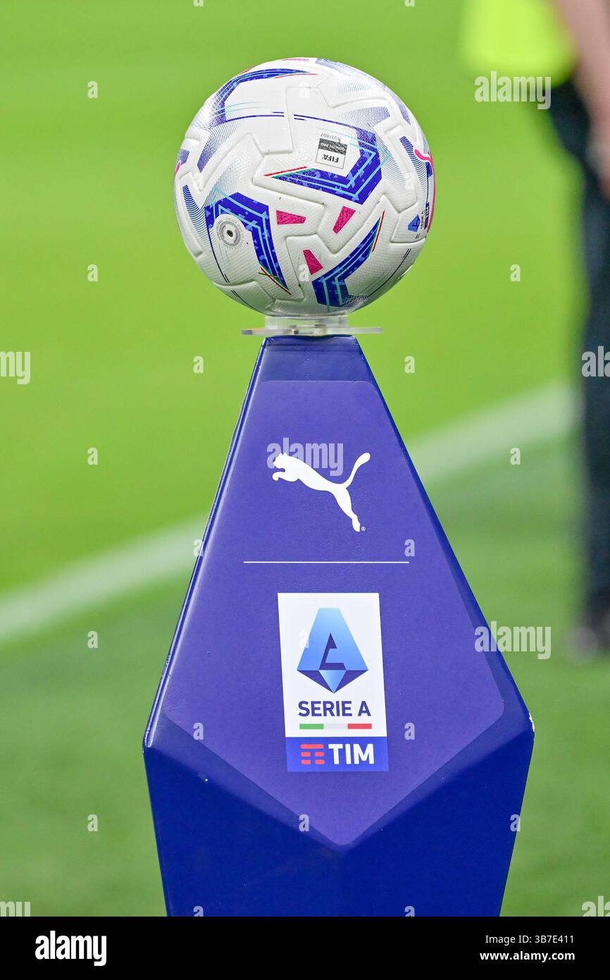 14 avril 2024, Milan, Null, Italie : Milan, Italie. 14 avril 2024. Le ballon de Puma est prêt pour le match de Serie A entre Inter et Cagliari à Giuseppe Meazza à Milan. (Crédit image : © Gonzales photo/Gonzales photo via ZUMA Press) Banque D'Images
