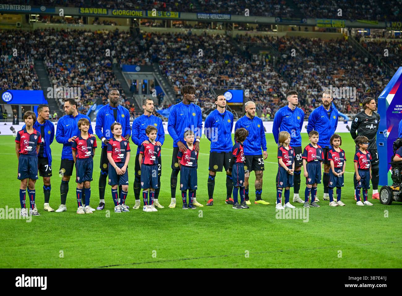 14 avril 2024, Milan, Null, Italie : Milan, Italie. 14 avril 2024. Les joueurs de l'Inter s'alignent pour le match de Serie A entre l'Inter et Cagliari à Giuseppe Meazza à Milan. (Crédit image : © Gonzales photo/Gonzales photo via ZUMA Press) Banque D'Images